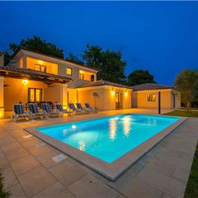 4 bedroom villa bedroom with pool, Svetvinčenat, Istria, sleeps 8